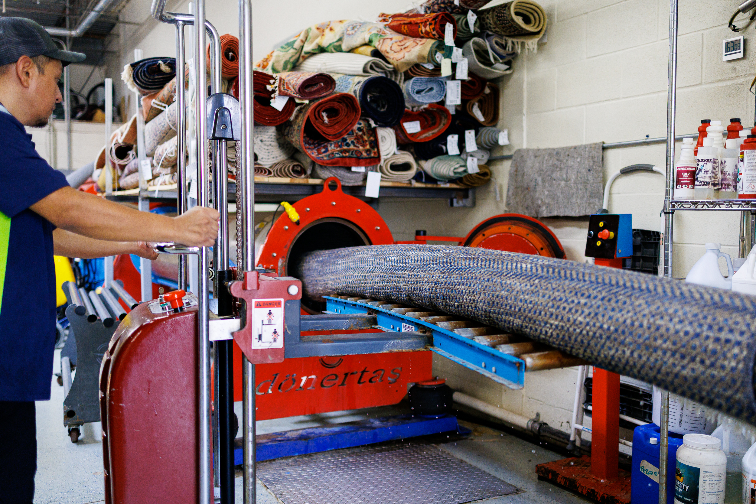 Rug water extraction and wringing process